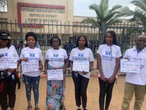 A l’occasion de la journée des droits des femmes, nous avons marché pacifiquement en solidarité aux filles et femmes de l’est de la RDC victimes des attrocités à répétition.